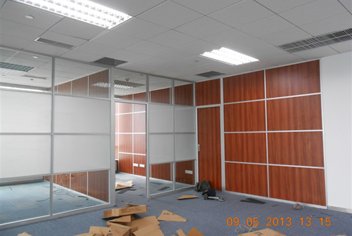 特斯拉成品隔断工程图片