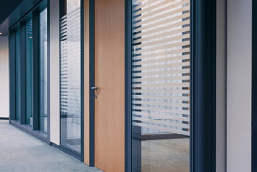 使用浙江玻璃隔断的注意事项