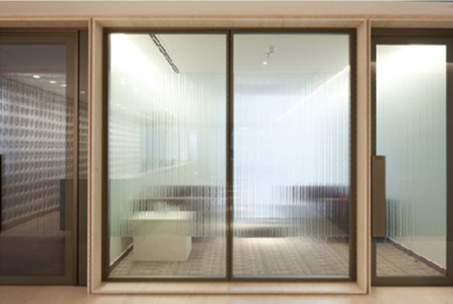 浙江玻璃隔断---设计办公室隔断的时候应该考虑哪些问题